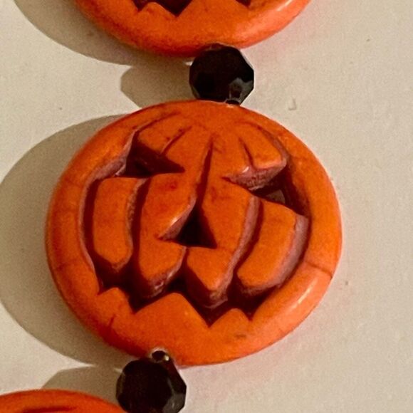 Trendy Orange Dyed Jack O Lantern Stone Beaded Necklace Womens Halloween - Picture 3 of 5